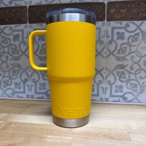 Yeti 20 ounce travel mug with handle